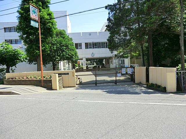 Primary school. Narashino Tateyashiki to elementary school 900m