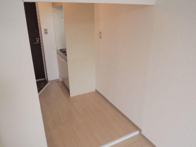 Other room space. Since the large kitchen, Put a breeze, such as a refrigerator.