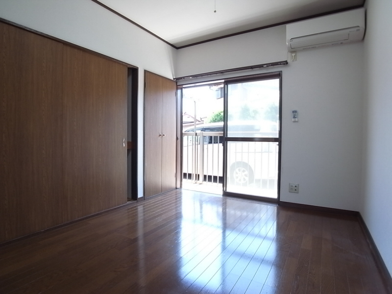 Living and room. It is very pleasant environment in a quiet residential area ☆