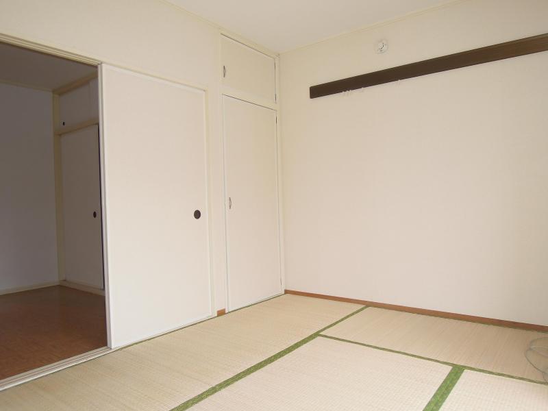 Living and room. Beautiful Japanese-style tatami. It is perfect for the bedroom.