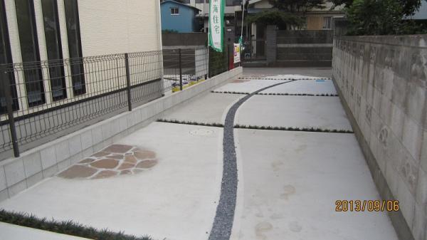 Parking lot. It is a spacious car space to become even approach to the door