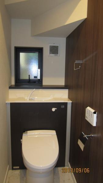 Toilet. Toilet like that seem to tankless. Side is housed