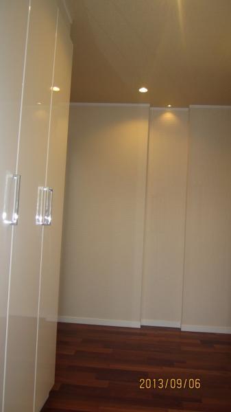 Entrance. Entrance storage shiny, Feet of light brings out the brightness