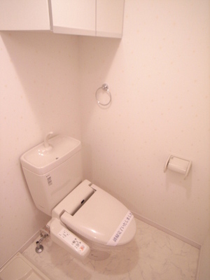 Toilet. It is with bidet ☆