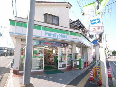 Convenience store. 422m to Family Mart (convenience store)