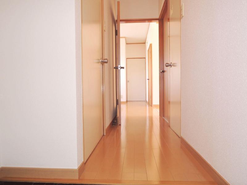 Entrance. Good living environment in a quiet residential area.