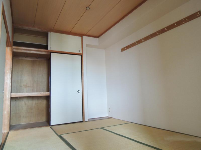 Other room space. It is a Japanese-style room space calm