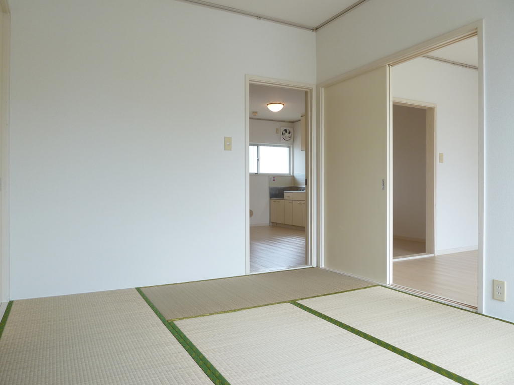 Other room space. Japanese-style room with a calm atmosphere