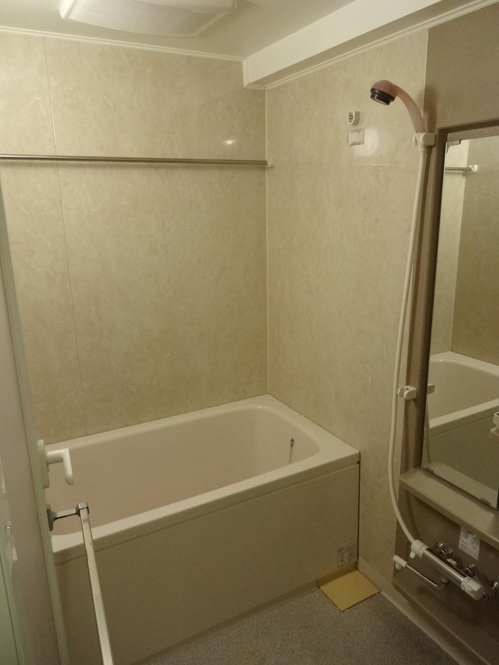 Bathroom. Indoor (12 May 2013) Shooting Bathroom