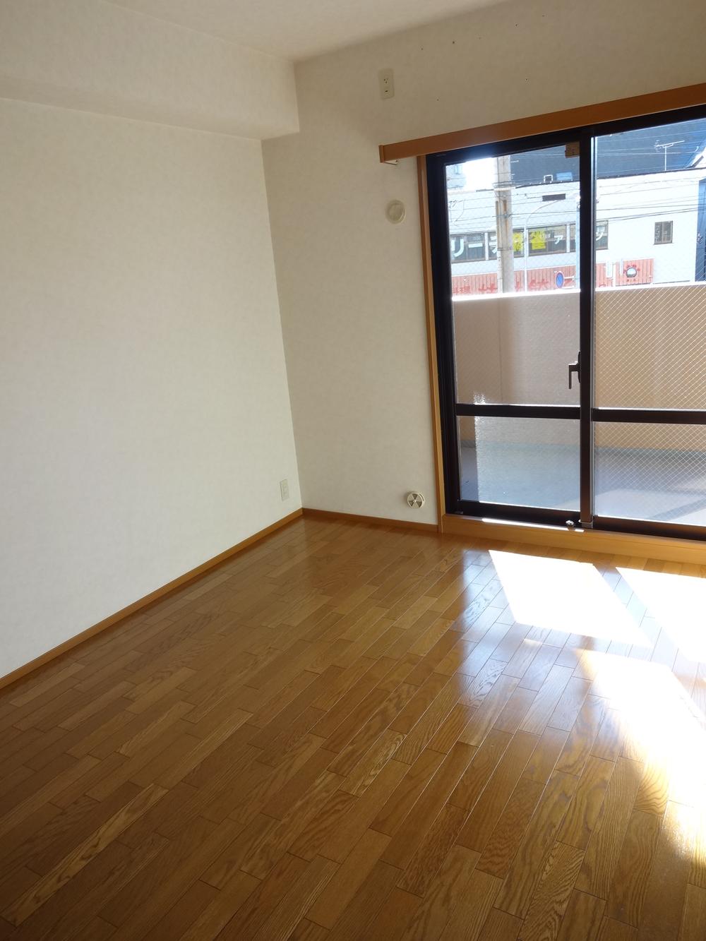 Non-living room. Local (12 May 2013) Shooting