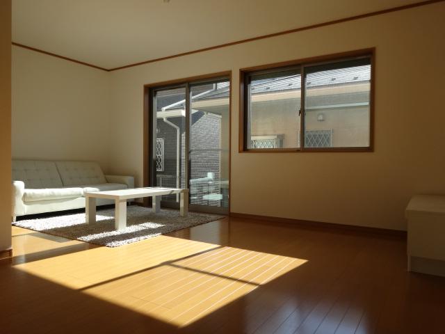 Living. 8 Building Living: warm sunshine will pours up in the room (12 May 2013) Shooting