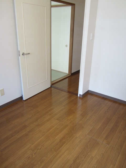 Other room space. 4.1 tatami of Western-style