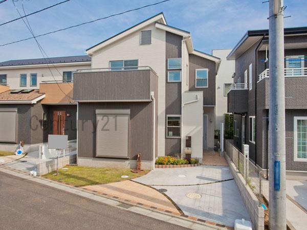 Local appearance photo. Building 2