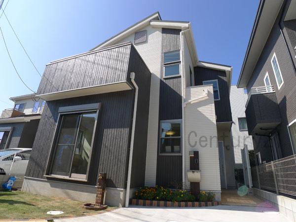 Local appearance photo. Building 2