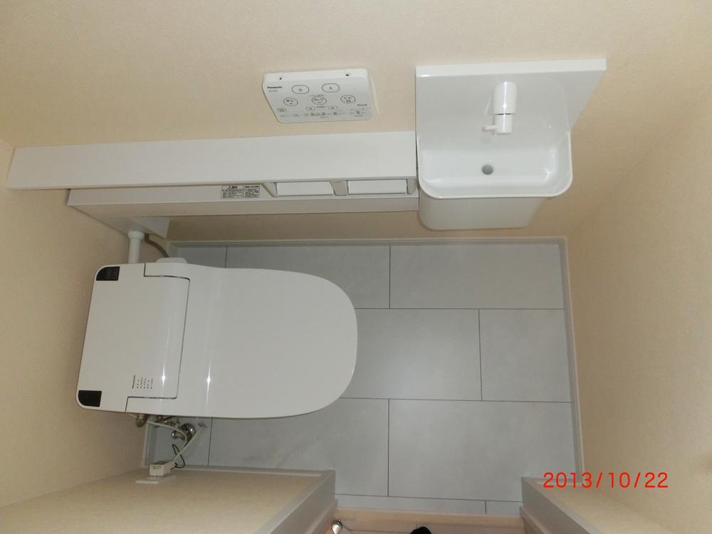 Toilet. Indoor (10 May 2013) Shooting