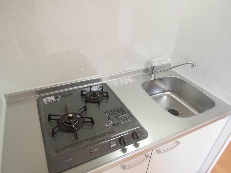 Kitchen. 2-neck with gas stove ・ It is beautifully cleaning being completed. 