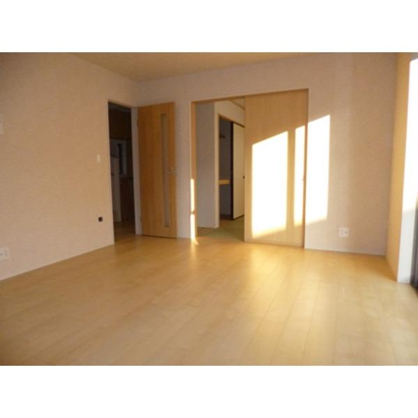 Living. Spacious comfortable living