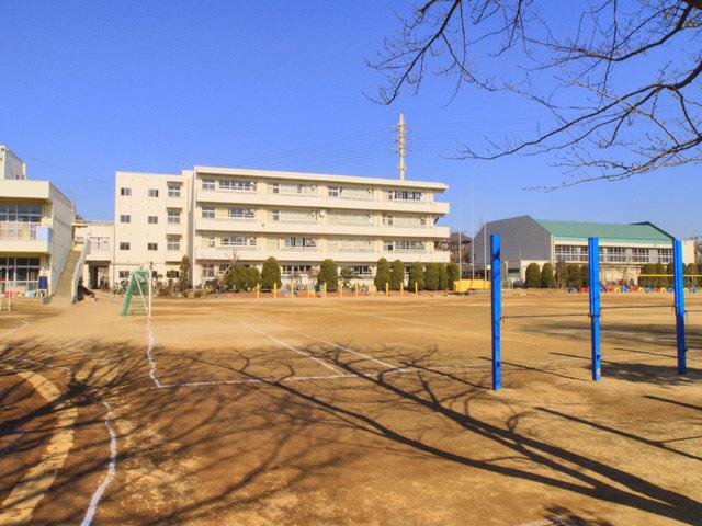 Primary school. Narashino Tateyashiki to elementary school 666m