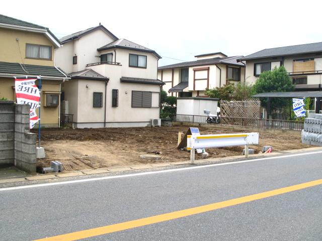Local photos, including front road. Material has been transported. Early March is scheduled to be completed. (2013 September shooting)