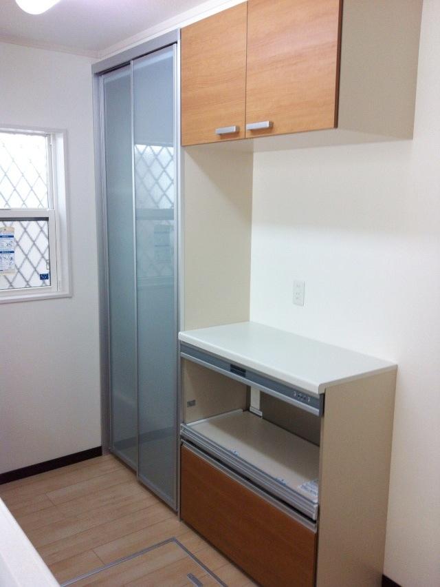 Kitchen. Because with a cup board storage of kitchen cleaner -C Building room - (March 2013) Shooting