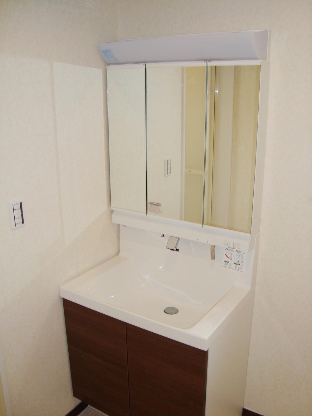 Wash basin, toilet. C Building washbasin room (March 2013) Shooting