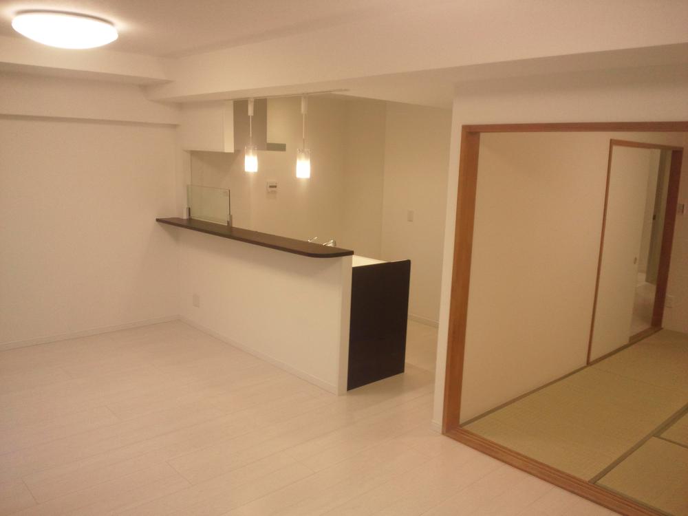 Living. LDK of 14.8 quires that led to the flat six quires of Japanese-style room