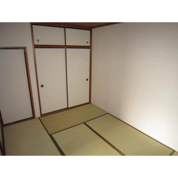 Other room space. There is closet to the Japanese-style room!