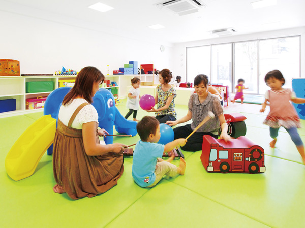 Shared facilities.  [Kids Room & mom lounge] Children who are looking forward to go to the Children's Room. If you go here carefree and happy that the play with everyone, Here even for mom, Much-valued place to friends and talk and information exchange.