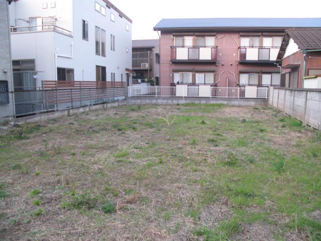Local appearance photo. It is two buildings in spacious depth certain grounds