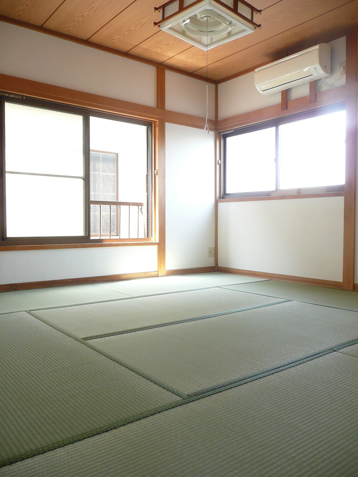 Living and room. 8 pledge spacious Japanese-style