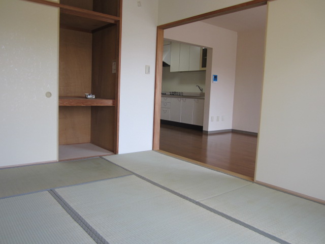 Other room space. South 6-mat Japanese-style