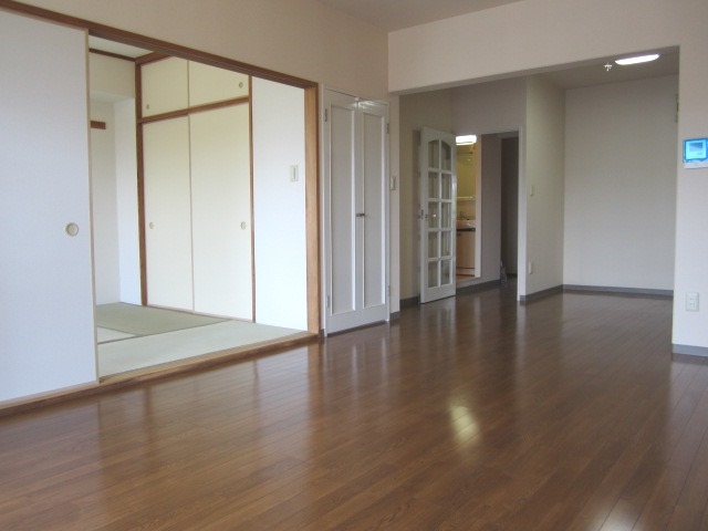 Living and room. 14.5 tatami LDK