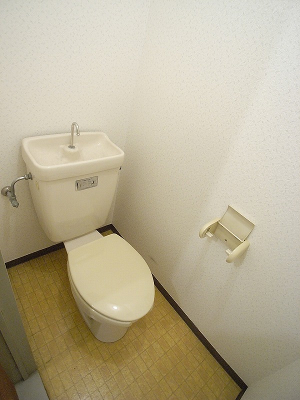 Toilet. It is separate from the bath
