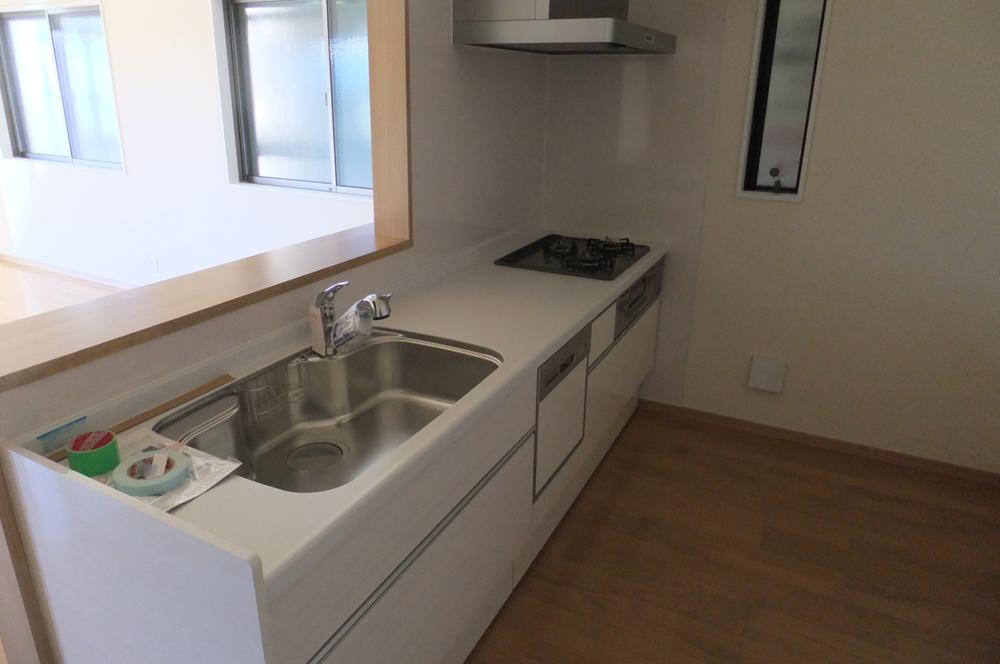 Kitchen. Same specifications ・ Dishwasher ・ With water purifier face-to-face kitchen