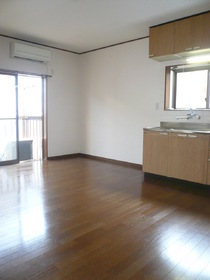 Living and room.  ☆ It is a bright room ☆