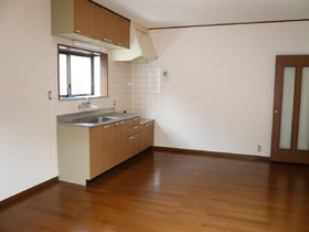 Living and room.  ☆ There is also a window in the kitchen.