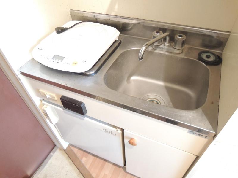 Kitchen. A small kitchen ・ With a mini fridge