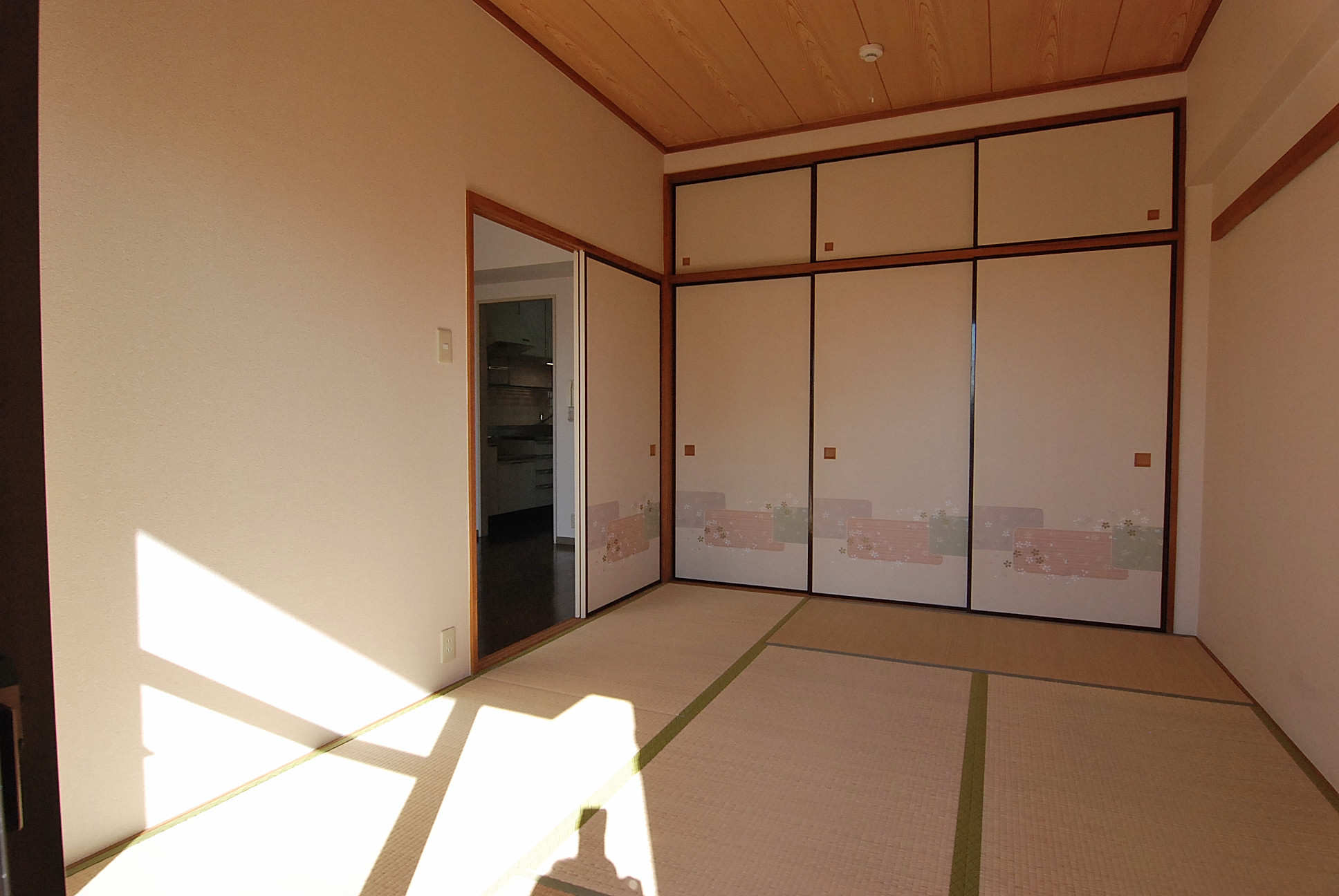 Other room space. Japanese-style room 6 quires Closet of the large storage capacity ・ It is with upper closet.