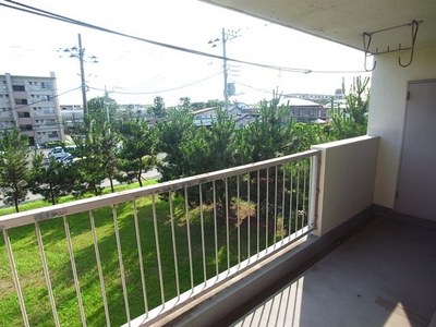 View. In spring, You can see cherry blossoms from balcony. 