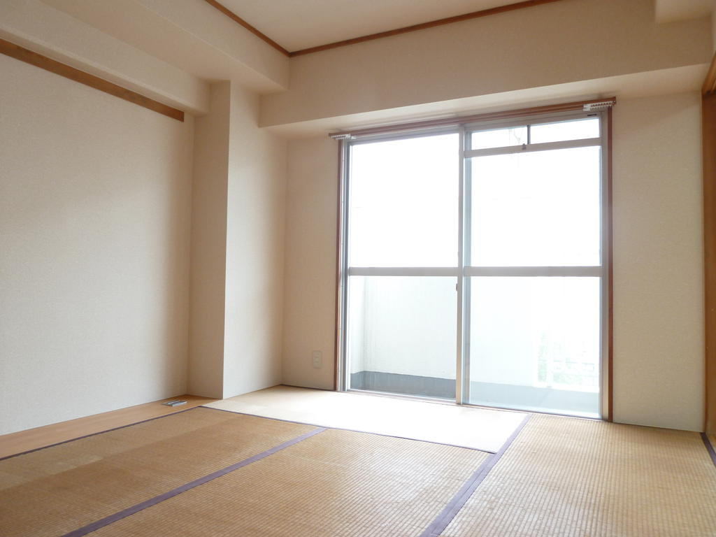 Other room space. Japanese-style room with a calm atmosphere