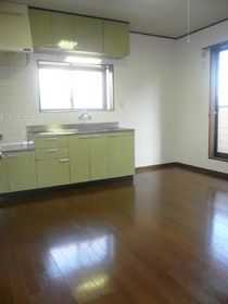 Living and room.  ☆ The kitchen is also bright and there is a window ☆