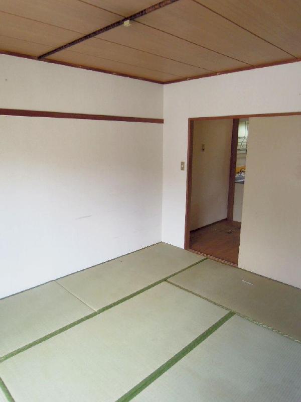 Other room space. Sunny room.