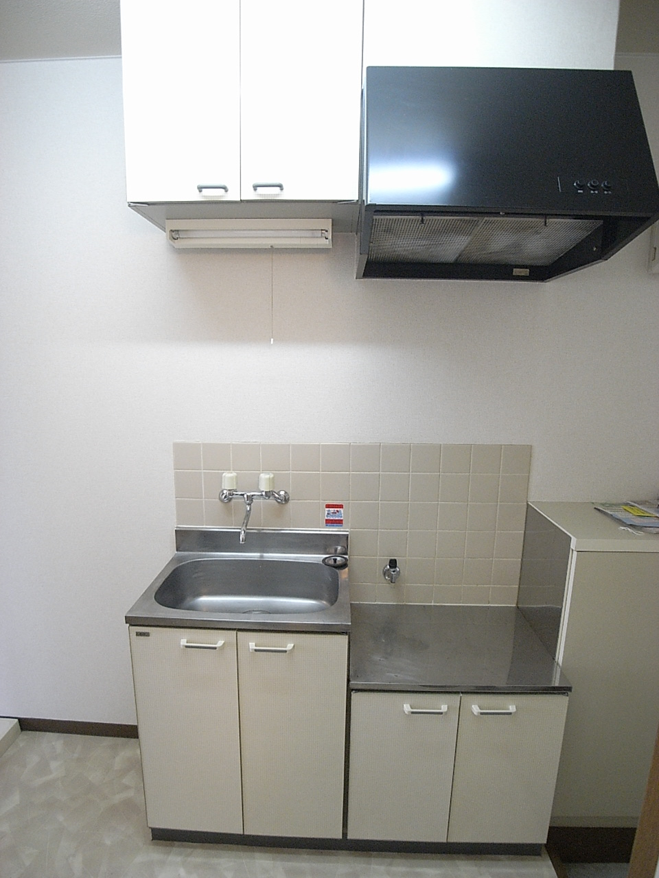 Kitchen. City gas, Two-burner stove Allowed
