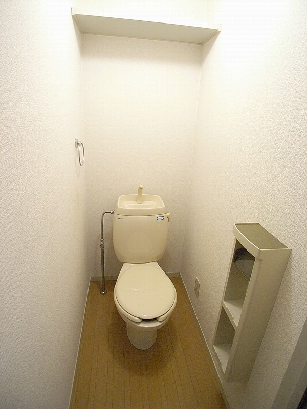 Toilet. Bath and toilet are separate