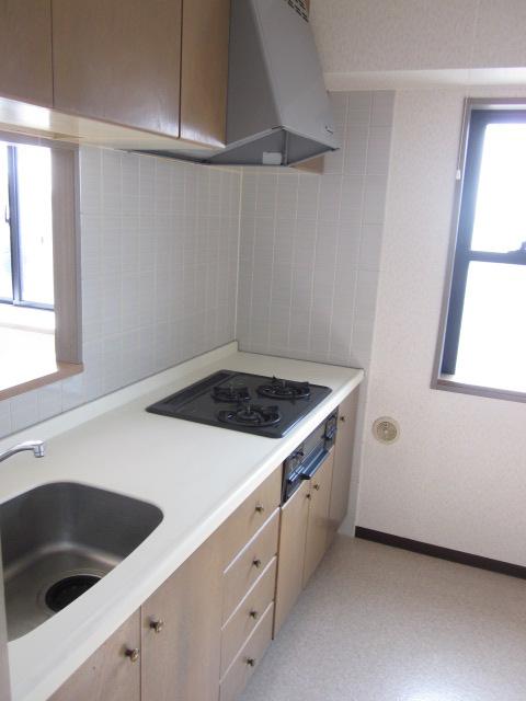 Kitchen. Local (August 15, 2013) Shooting