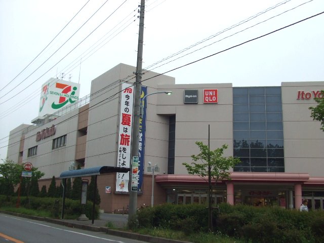 Shopping centre. Yokado until the (shopping center) 713m