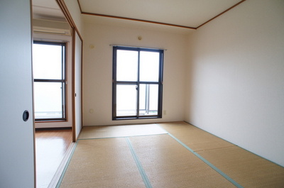 Living and room. Room 3 (Japanese-style room 6 quires)
