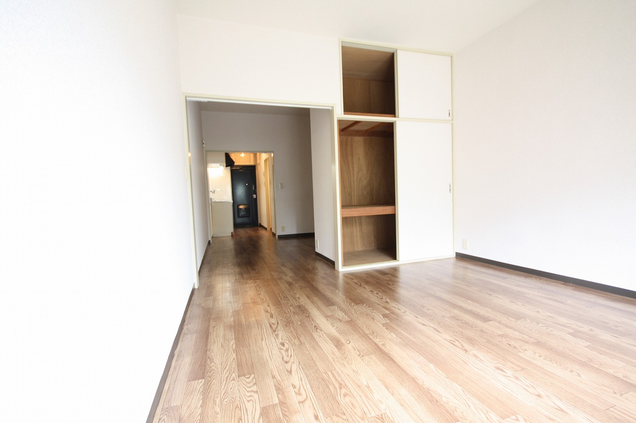 Other room space. This spacious size, There is no narrow even for two people