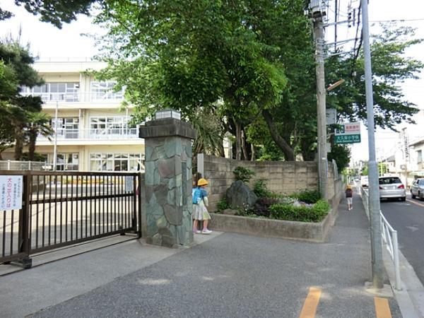 Primary school. Walk to the elementary school of the 270m relief to Okubo Elementary School 4 minutes!
