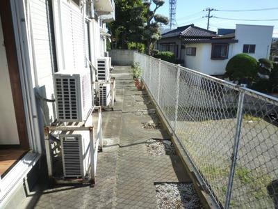 View. The view from the washing machine yard of 1F south. The view from the hill is good. 